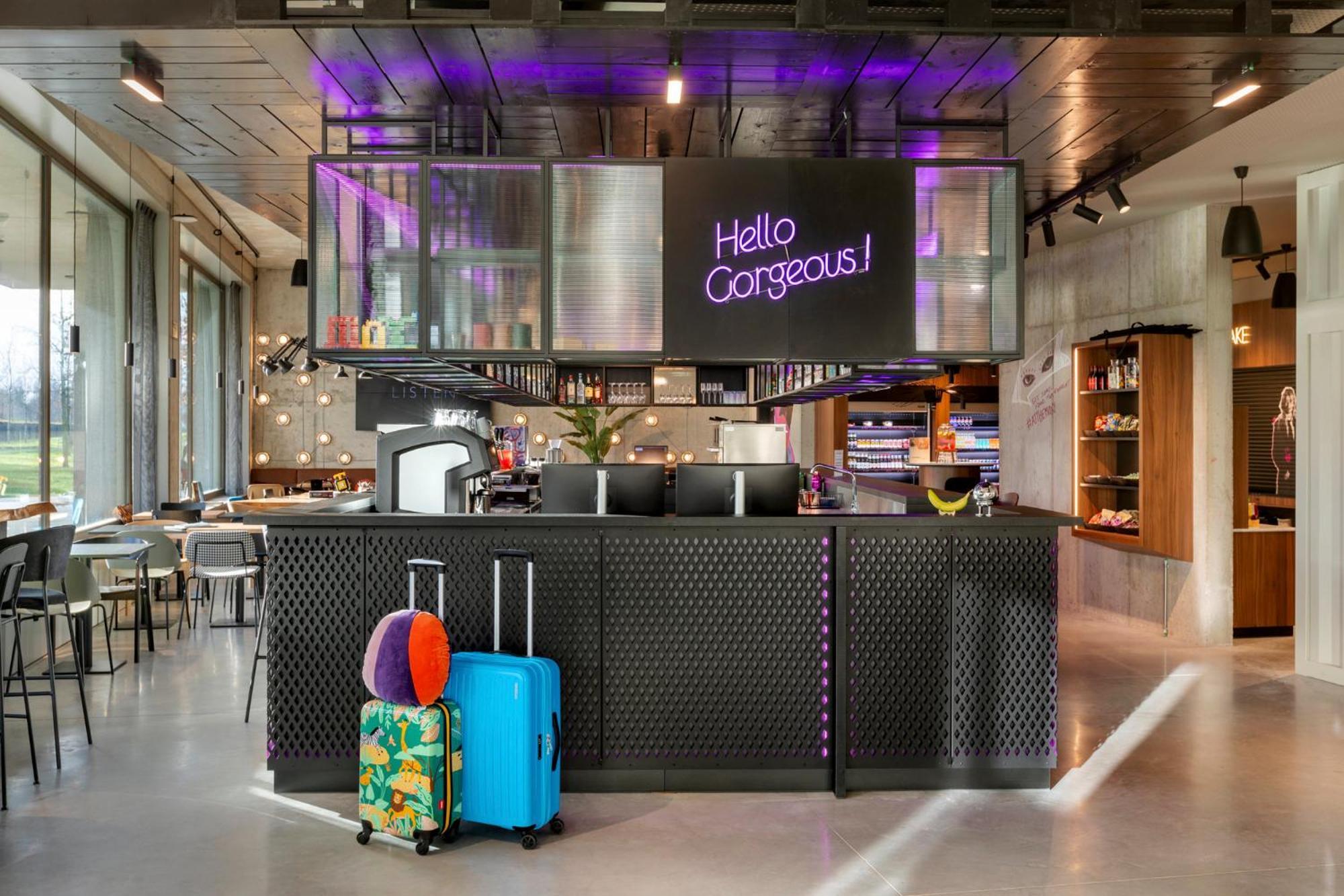 Moxy Antwerp Hotell Exteriör bild
