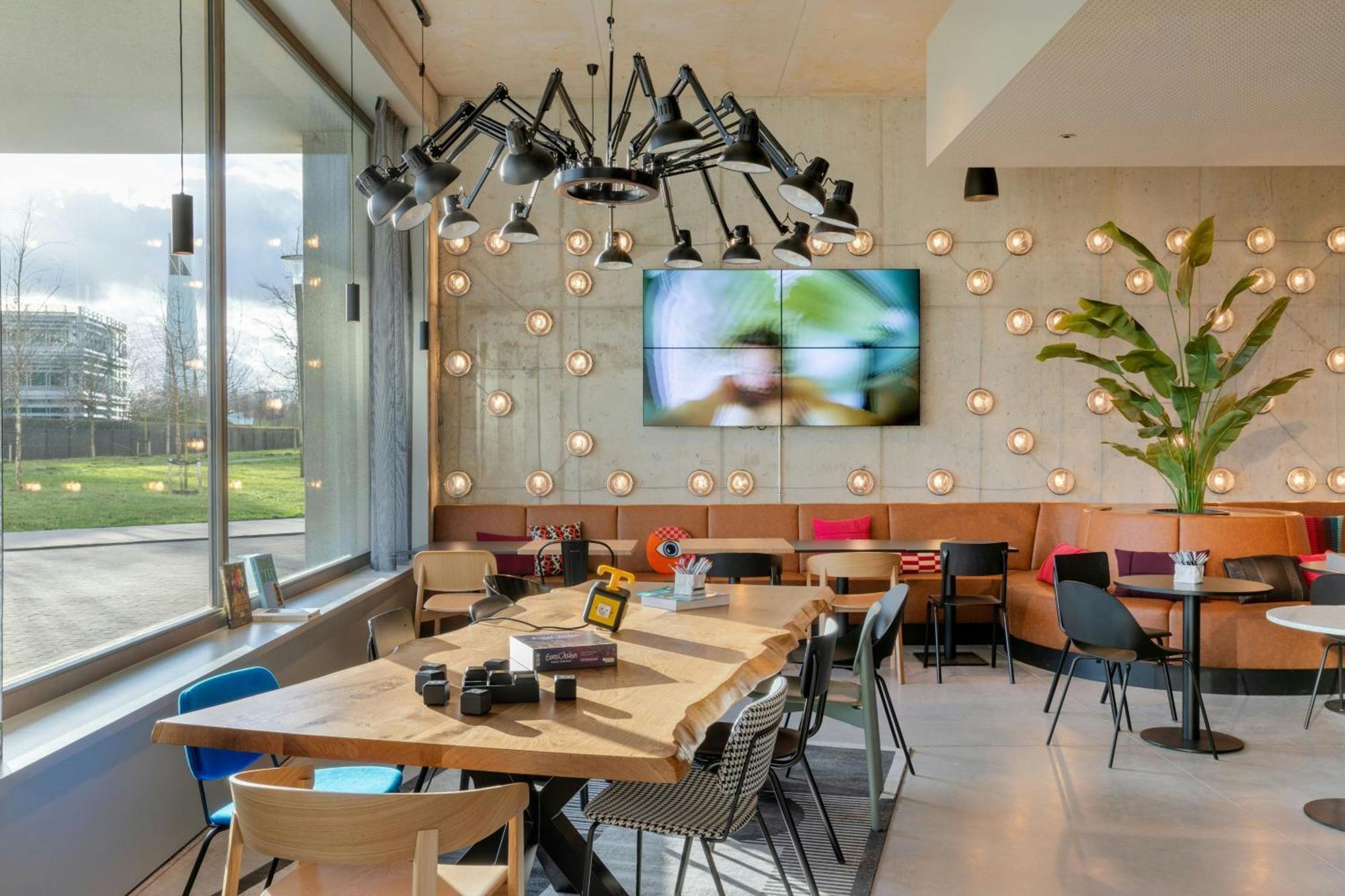 Moxy Antwerp Hotell Exteriör bild