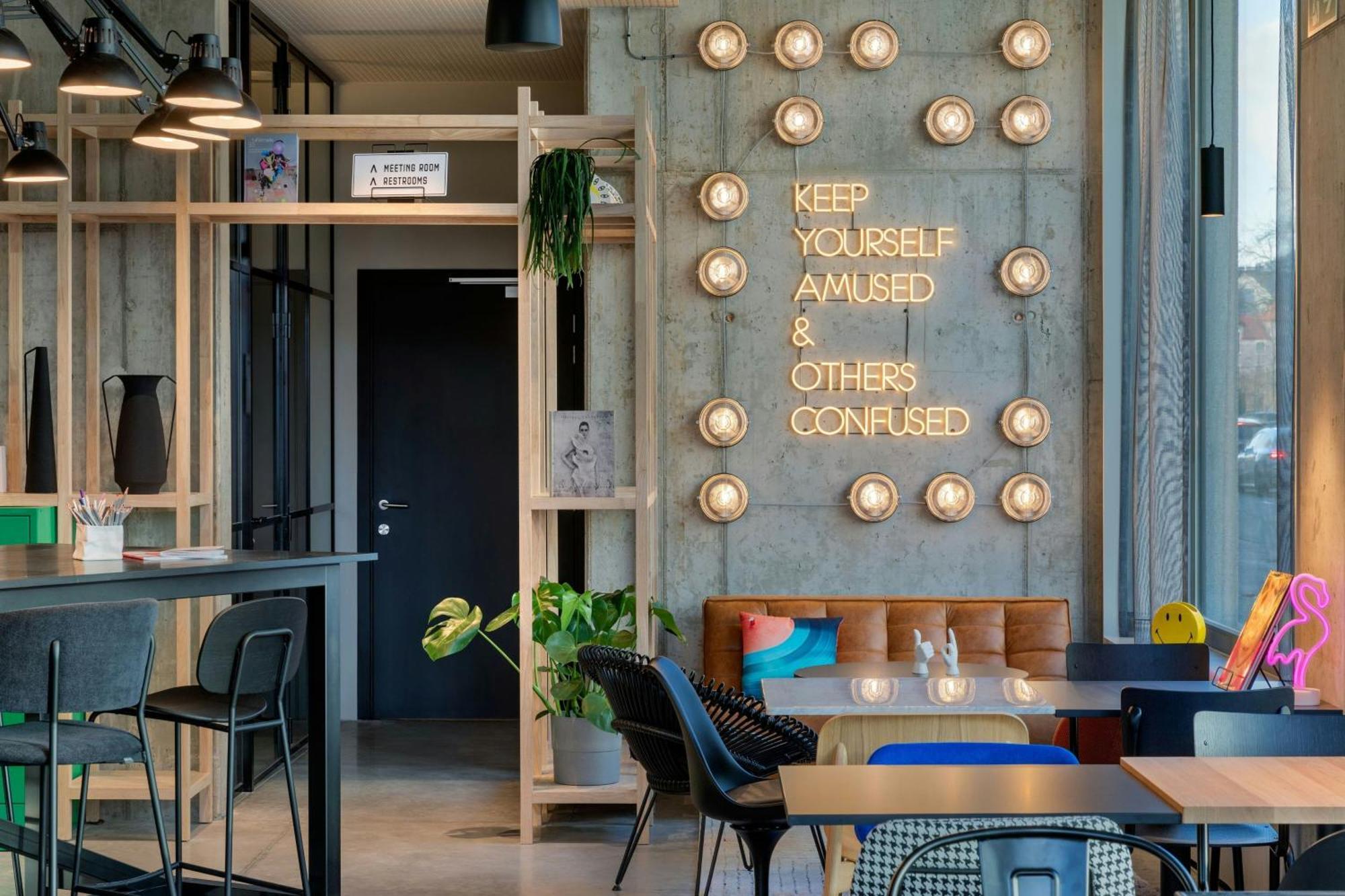 Moxy Antwerp Hotell Exteriör bild