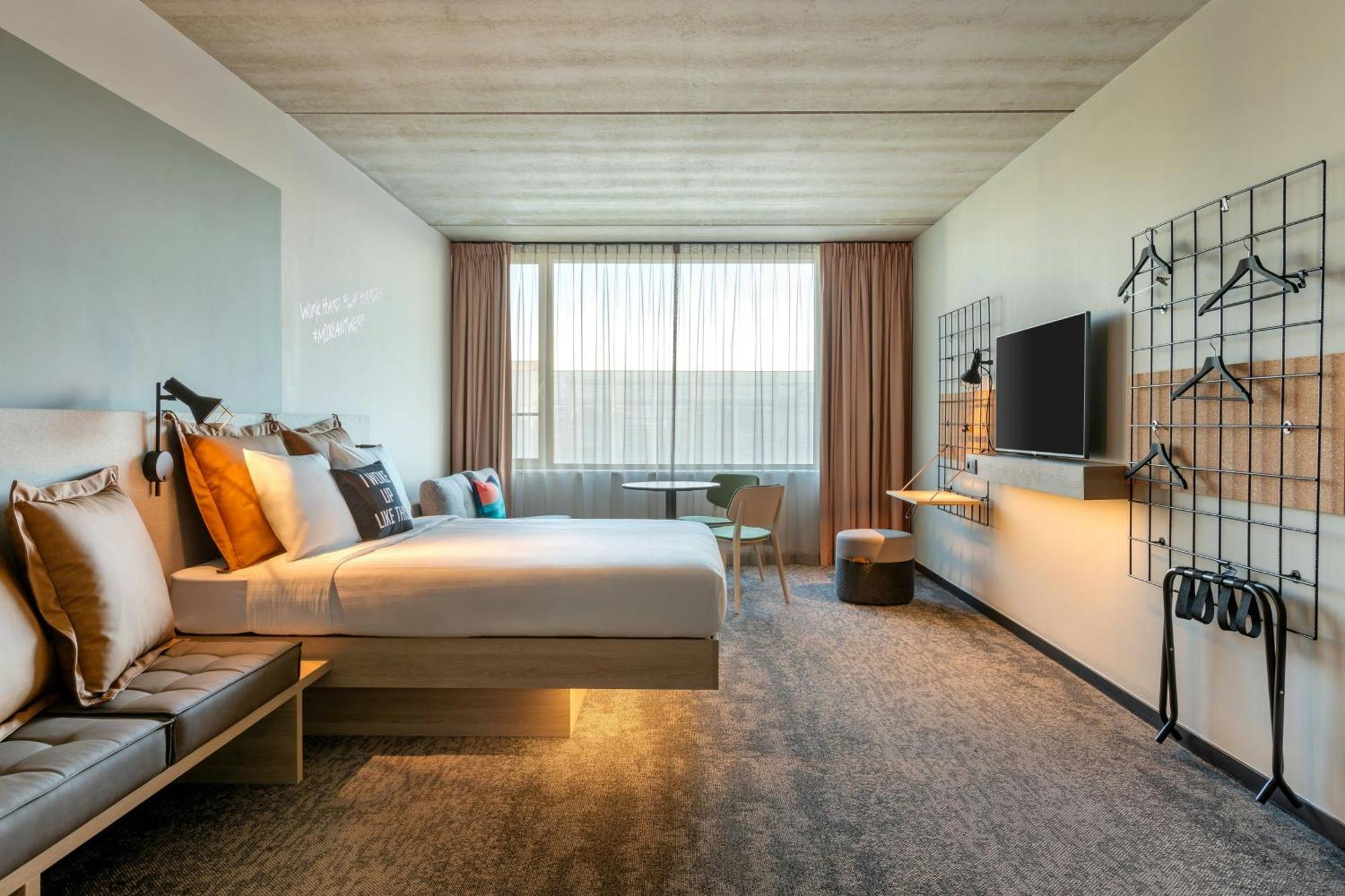 Moxy Antwerp Hotell Exteriör bild
