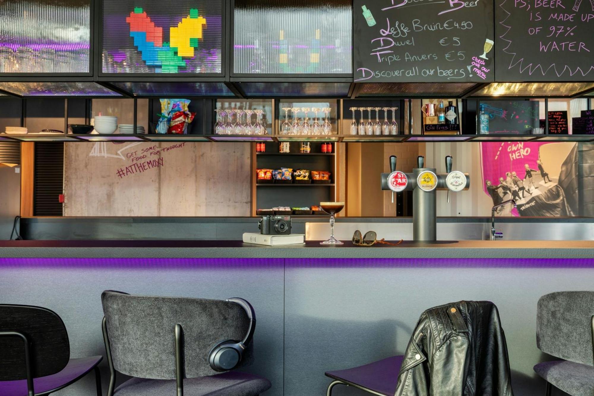 Moxy Antwerp Hotell Exteriör bild