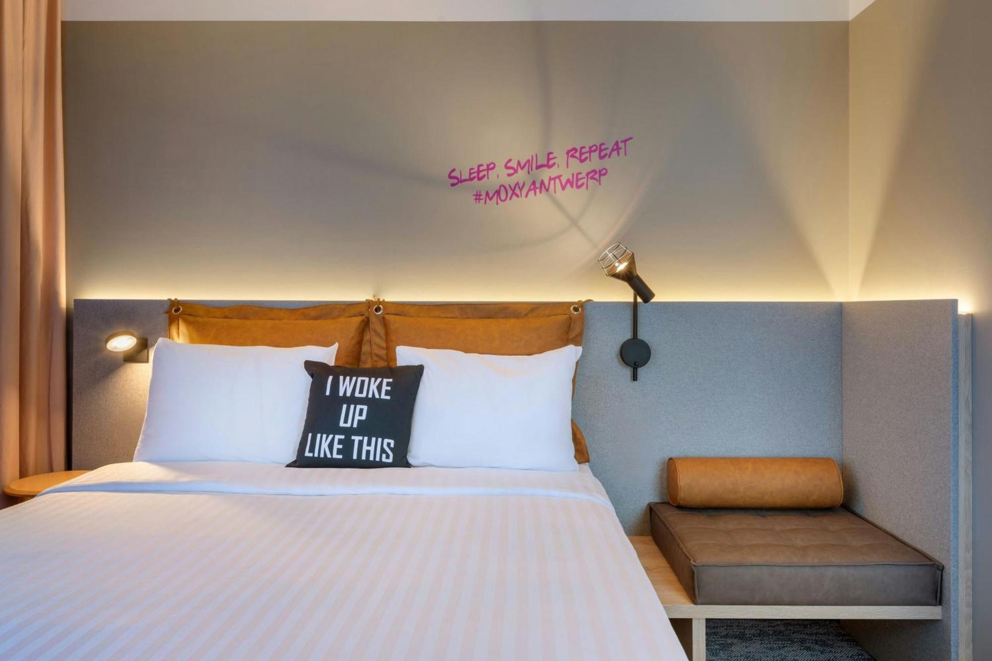 Moxy Antwerp Hotell Exteriör bild