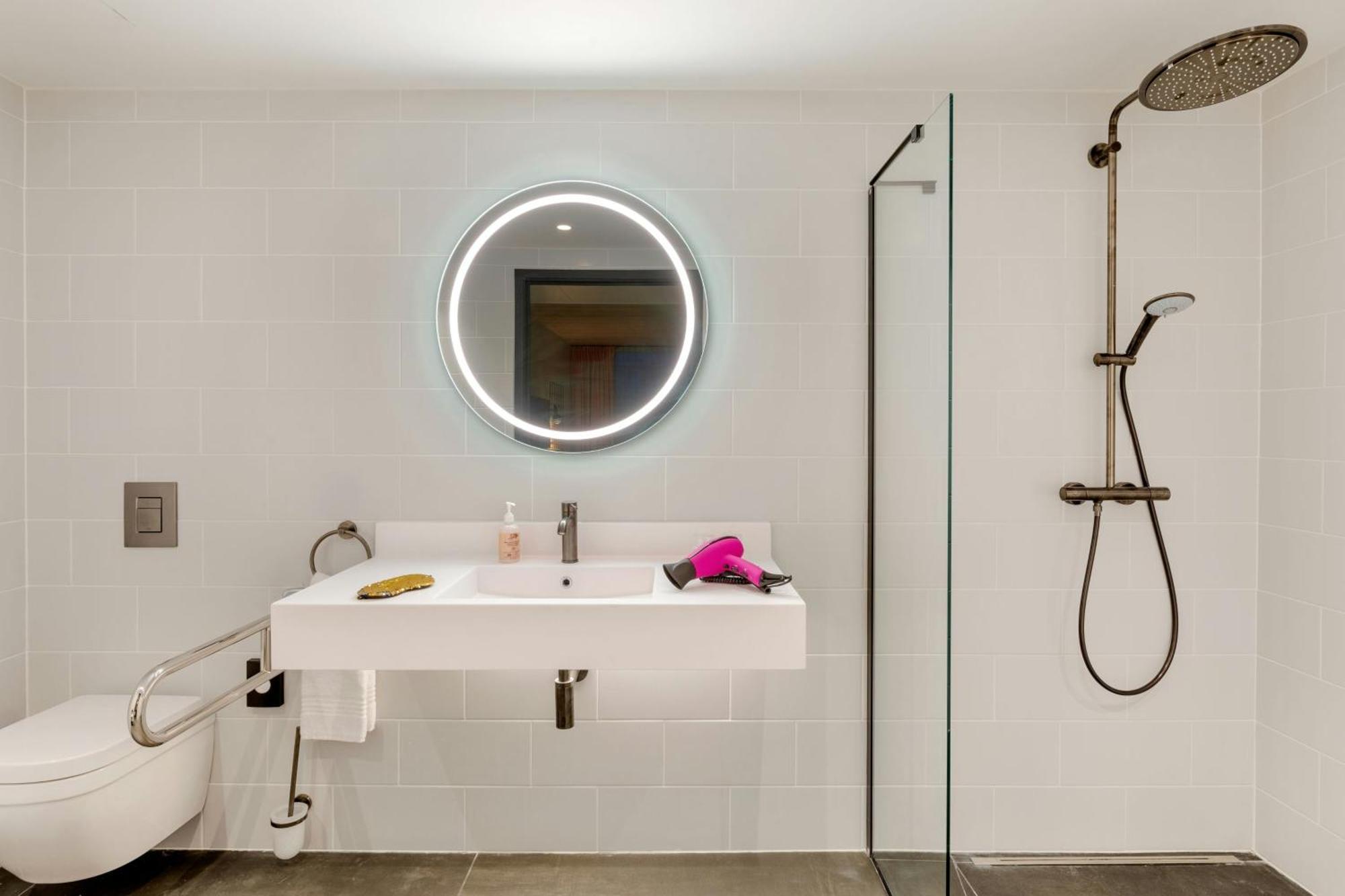 Moxy Antwerp Hotell Exteriör bild