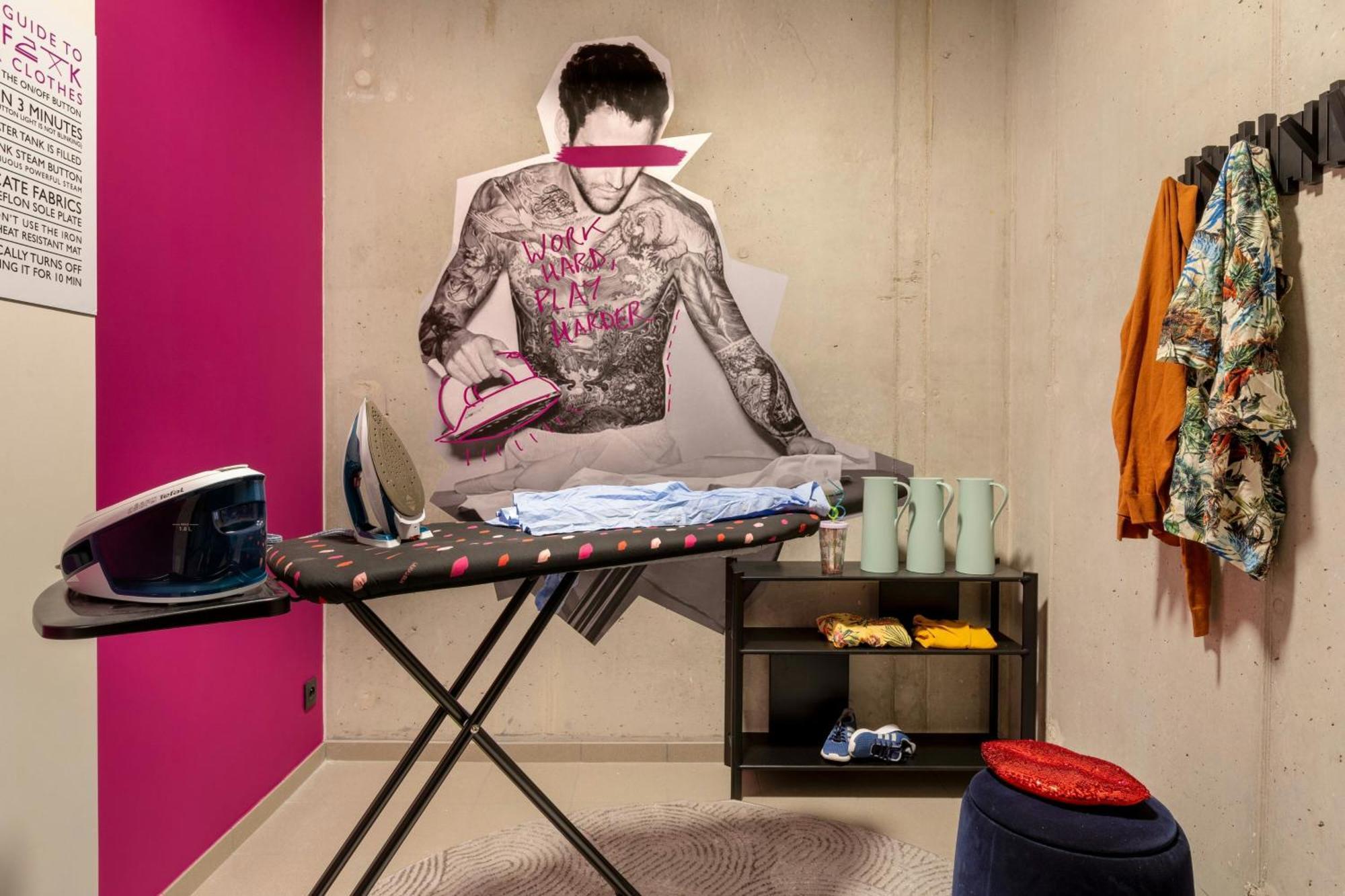 Moxy Antwerp Hotell Exteriör bild