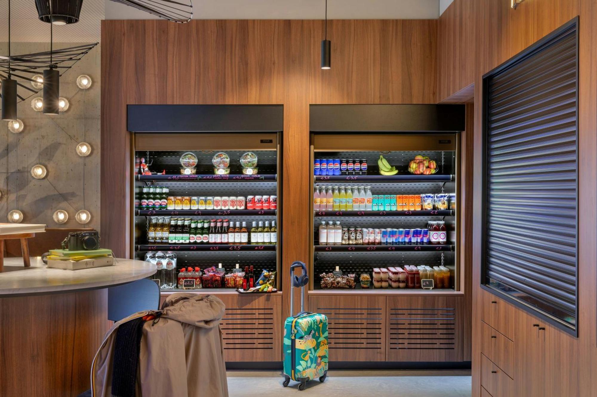 Moxy Antwerp Hotell Exteriör bild
