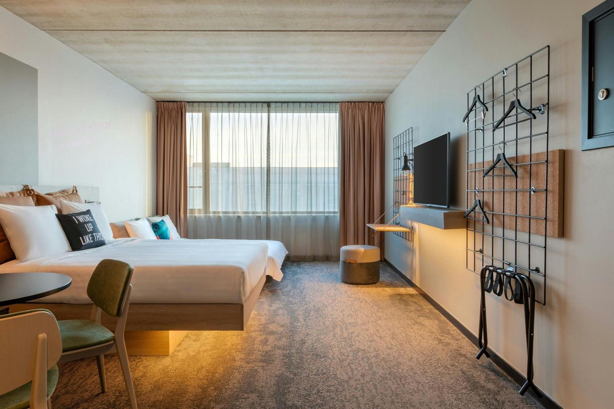 Moxy Antwerp Hotell Exteriör bild