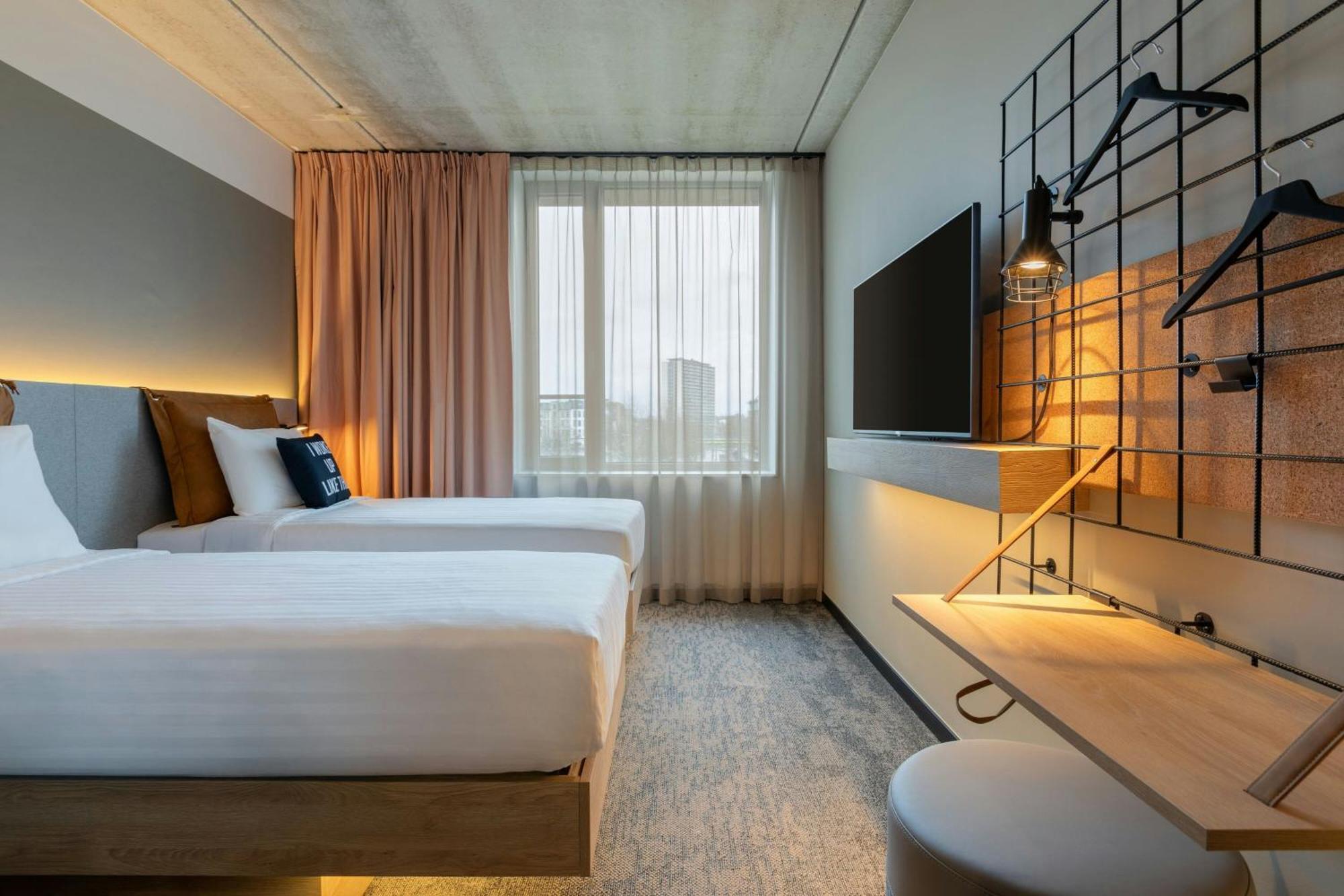 Moxy Antwerp Hotell Exteriör bild