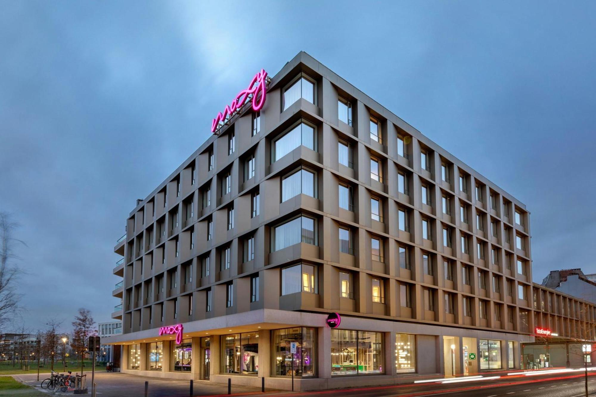 Moxy Antwerp Hotell Exteriör bild